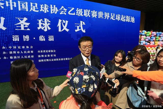 吕孟洋首秀精彩破门 主帅温情相拥重温往昔